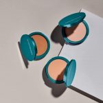 COLORESCIENCE – Natural Finish Pressed Foundation SPF 20 - Light Beige - Image 3